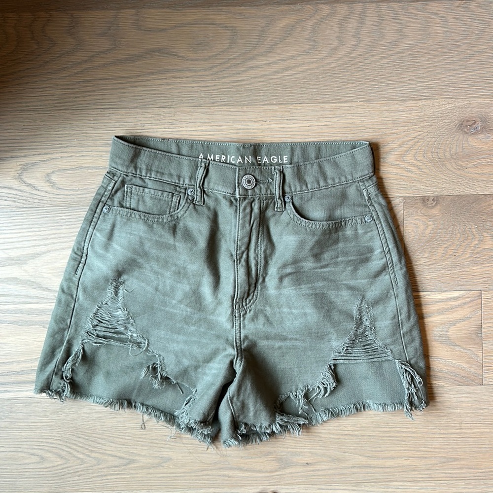 AE High Rise “Mom” Short w/ Rips